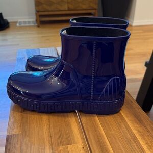 UGG Drizlita rain bout with genuine shearling lining